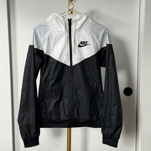 NIKE Windrunner Jacket – Size XS